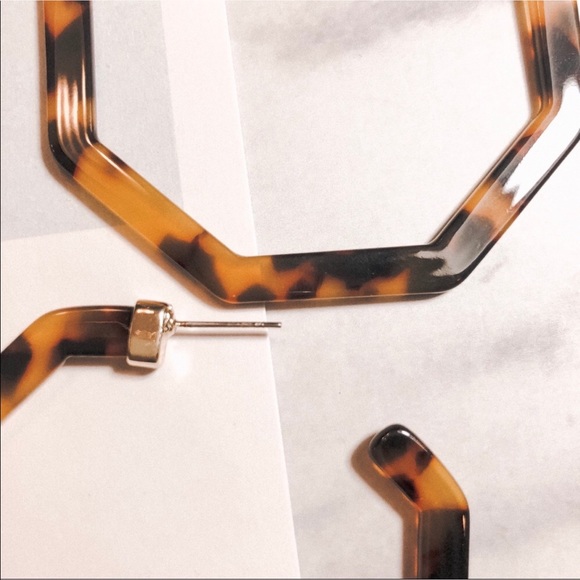 Devri Dark Tortoise Hoop Earrings - Picture 7 of 8